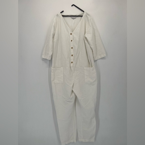 The Nines by HATCH 3/4 Sleeve Button Front Cropped Maternity Jumpsuit In White - Picture 1 of 9